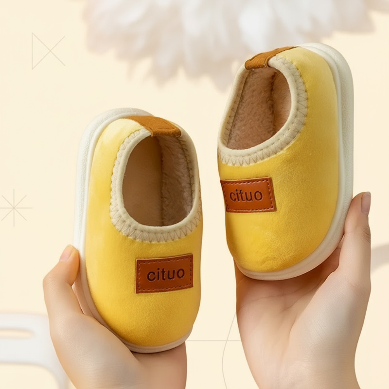 SnugSteps CozyPaws Kapcie Dziecięce – Ciepłe Antypoślizgowe Pantofle do Bezpiecznego Chodzenia w Domu
