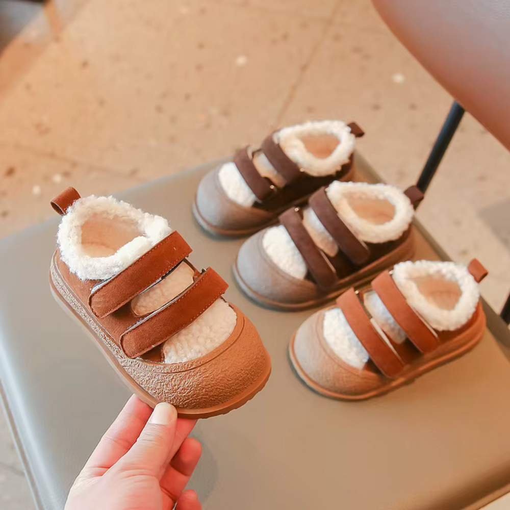 Dziecięce Sneakersy WarmFleece – Ciepła Wyściółka Polarowa, Zapięcie na Rzepy i Mocny Chwyt na Zimowe Przygody