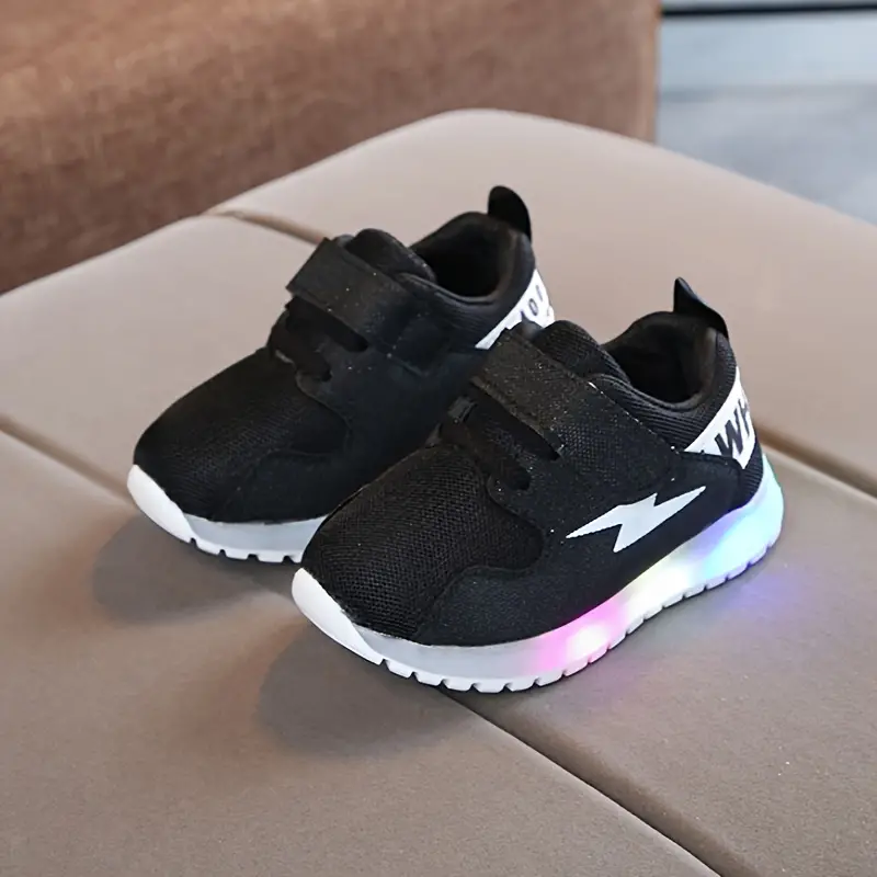 Comfi Sneakersy LED dla Dzieci – Antypoślizgowe, Wygodne i Świecące Podeszwy dla Bezpiecznej Zabawy