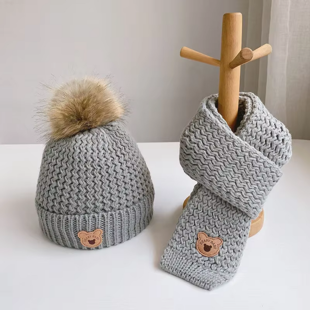 Beary Zimowy Komplet Dziecięcy – Czapka i Szalik z Motywem Misia dla Dzieci