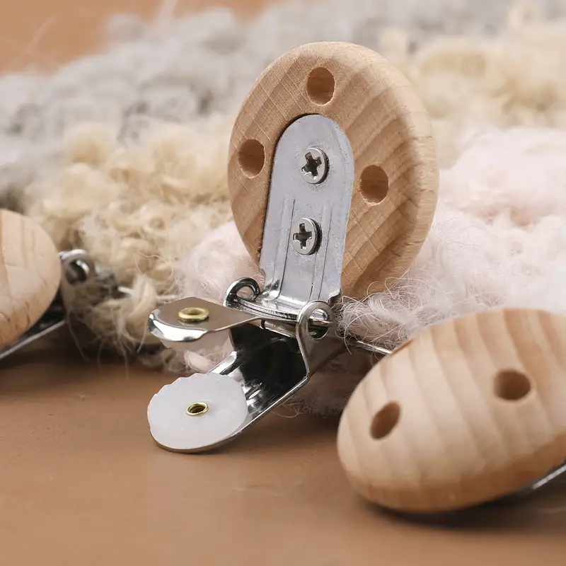 Cozy Teddy Łańcuszek do Smoczka – Bezpieczny, Pluszowy Uchwyt na Smoczek z Drewnianym Klipsem dla Maluchów