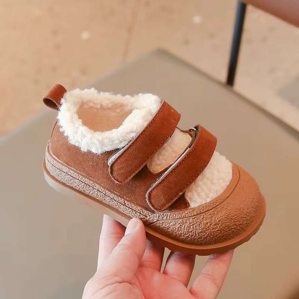 Dziecięce Sneakersy WarmFleece – Ciepła Wyściółka Polarowa, Zapięcie na Rzepy i Mocny Chwyt na Zimowe Przygody