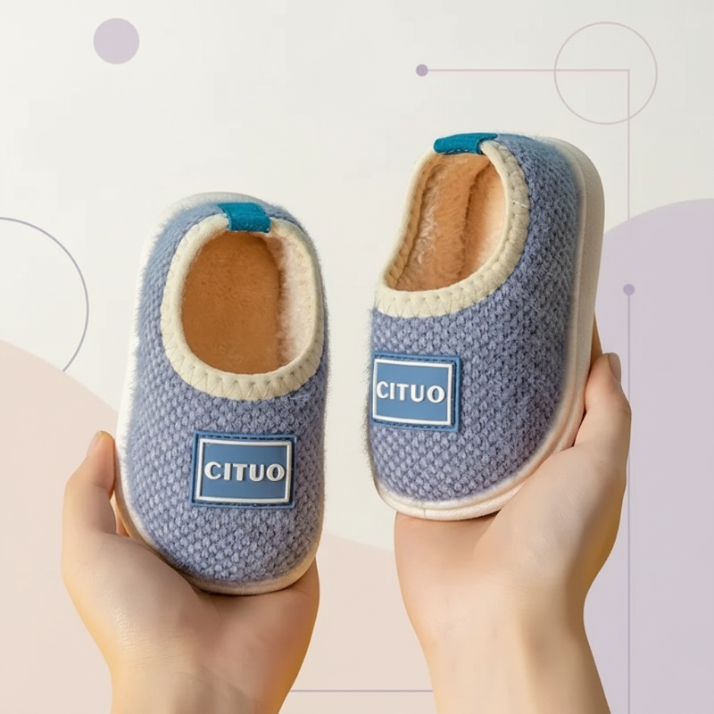 SnugSteps CozyPaws Kapcie Dziecięce – Ciepłe Antypoślizgowe Pantofle do Bezpiecznego Chodzenia w Domu