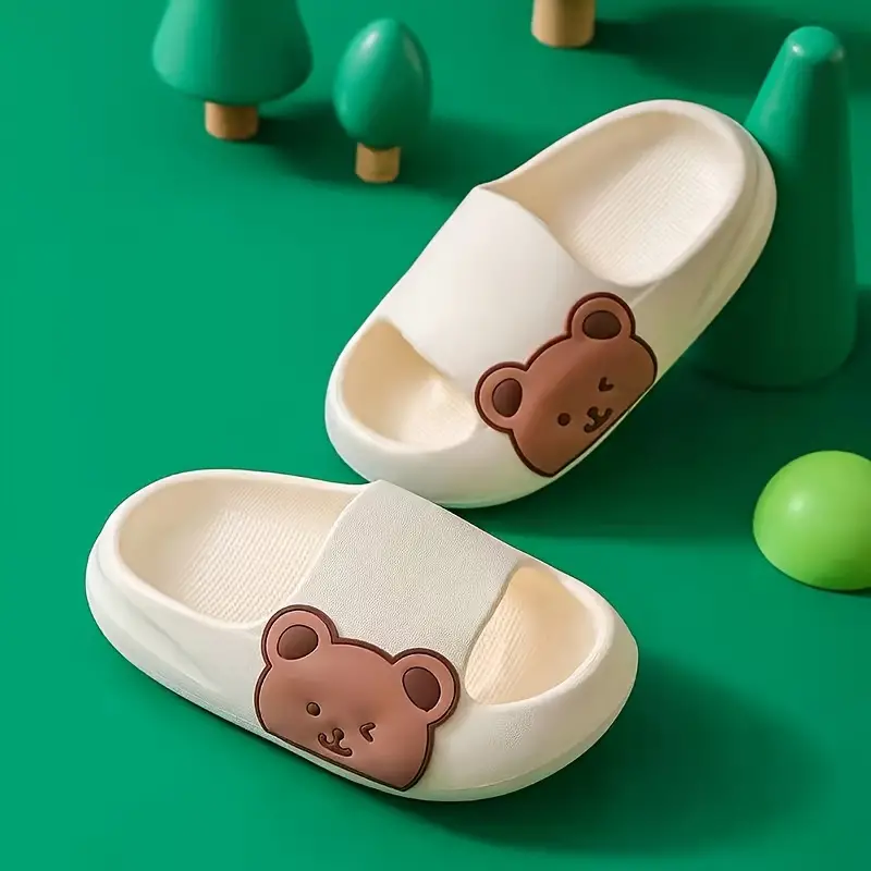 Klapki Bear Slides dla Dzieci – Miękkie, Antypoślizgowe i Urocze z Motywem Misia do Noszenia w Domu