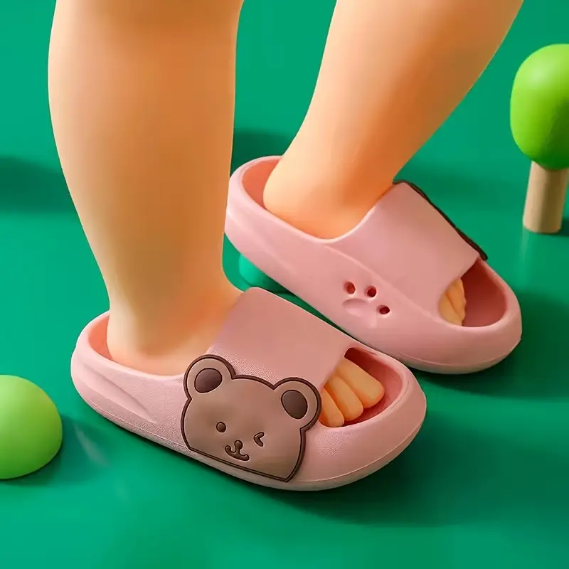 Klapki Bear Slides dla Dzieci – Miękkie, Antypoślizgowe i Urocze z Motywem Misia do Noszenia w Domu