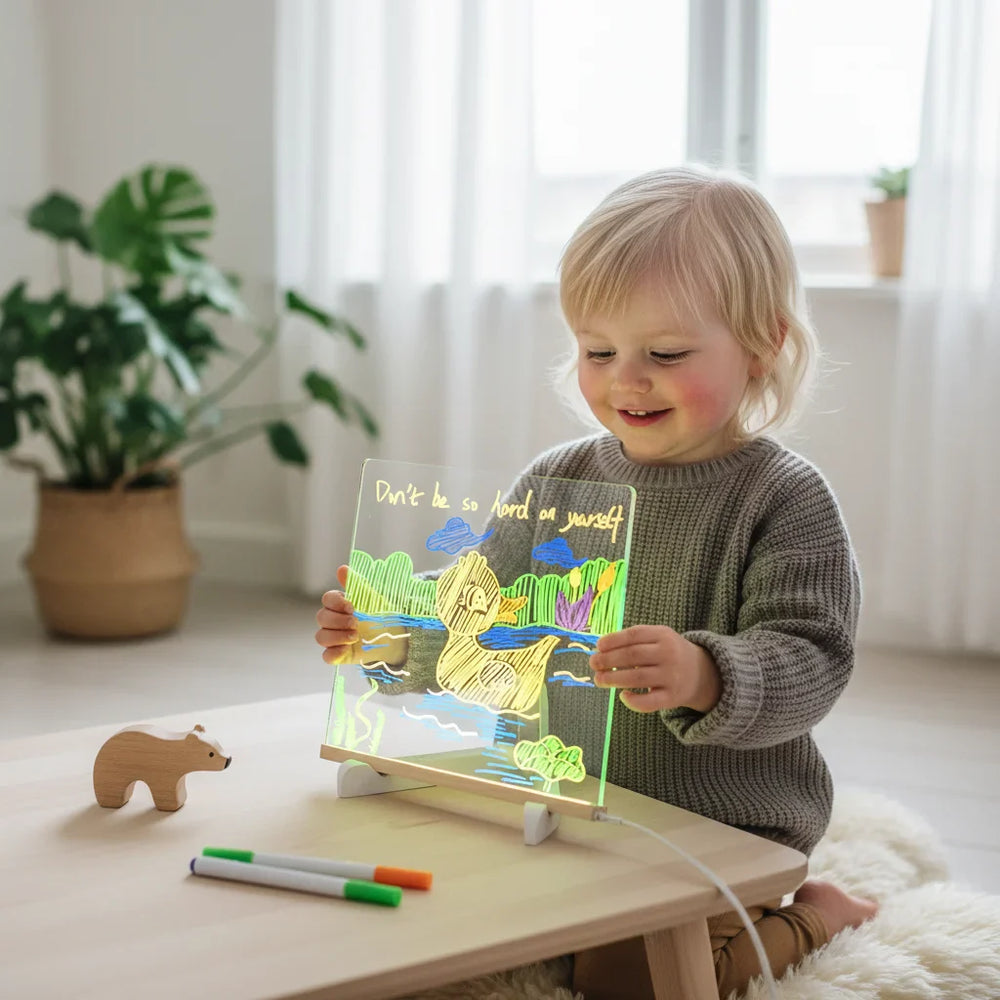 GlowyBoard LED Tablica do Rysowania – Magiczna Świecąca Zabawka Rysunkowa dla Dzieci | Ładowalna, Wielokrotnego Użytku i z Pisakami w Zestawie