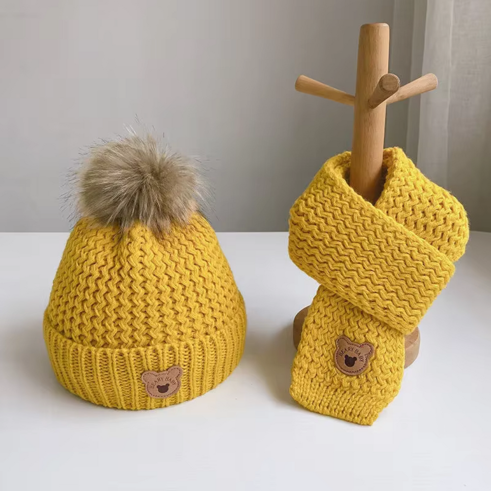 Beary Zimowy Komplet Dziecięcy – Czapka i Szalik z Motywem Misia dla Dzieci