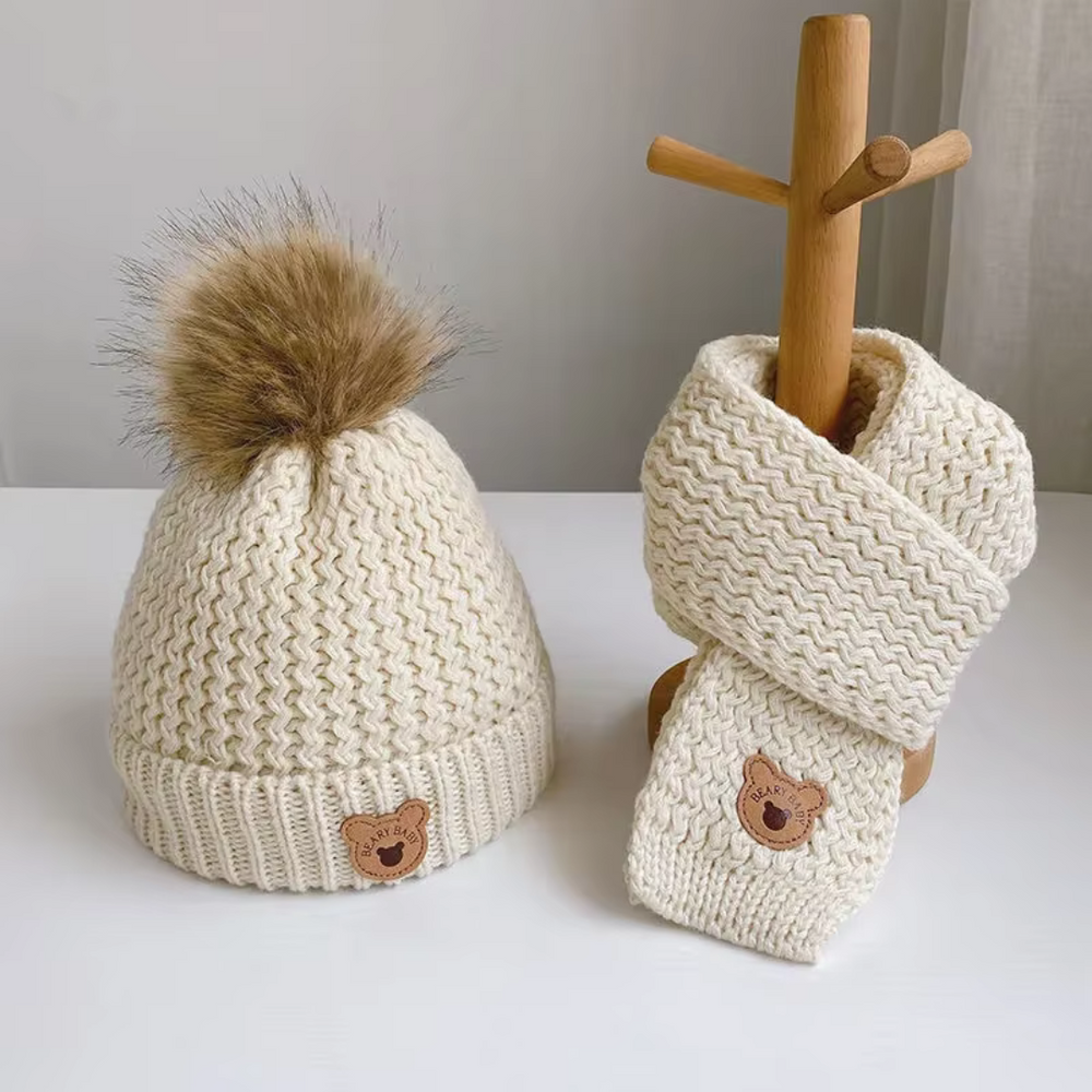 Beary Zimowy Komplet Dziecięcy – Czapka i Szalik z Motywem Misia dla Dzieci