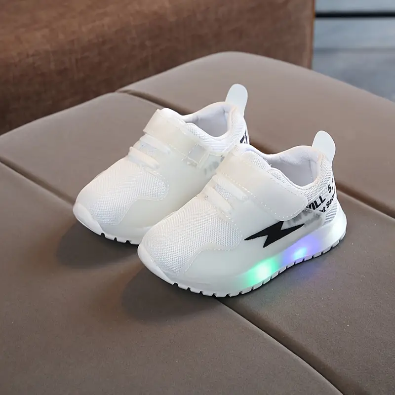Comfi Sneakersy LED dla Dzieci – Antypoślizgowe, Wygodne i Świecące Podeszwy dla Bezpiecznej Zabawy