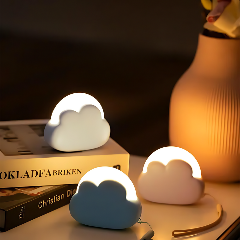 Lampka Nocna dla Dziecka – Ściemnialna LED Chmurka, Ładowalna, Silikon Bez BPA – Różowa/Niebieska/Biała