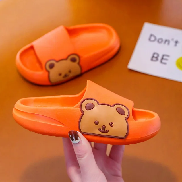 Klapki Bear Slides dla Dzieci – Miękkie, Antypoślizgowe i Urocze z Motywem Misia do Noszenia w Domu