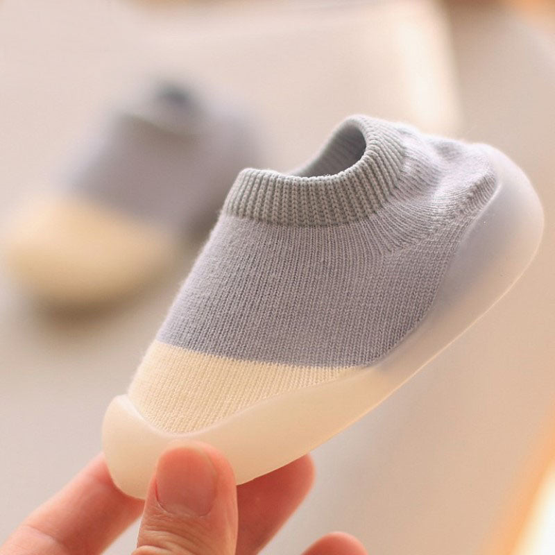 Buciki CozySteps dla Maluchów – Miękkie, Antypoślizgowe Buciki dla Dzieci 0-4 Lata – Wygodne, Ciepłe i Bezpieczne do Noszenia w Domu i na Zewnątrz