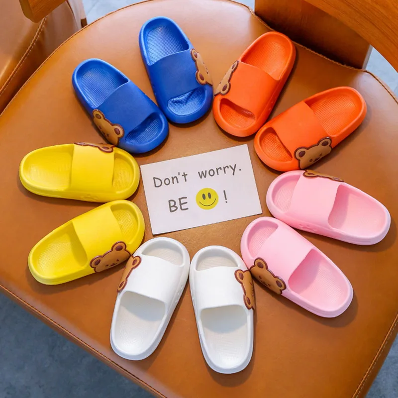 Klapki Bear Slides dla Dzieci – Miękkie, Antypoślizgowe i Urocze z Motywem Misia do Noszenia w Domu
