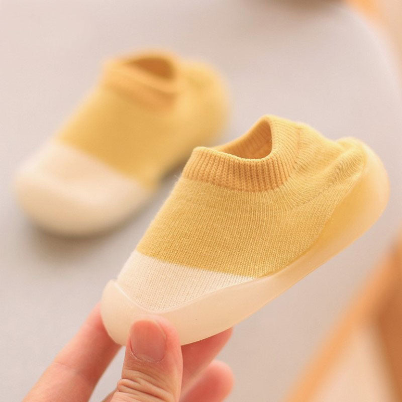 Buciki CozySteps dla Maluchów – Miękkie, Antypoślizgowe Buciki dla Dzieci 0-4 Lata – Wygodne, Ciepłe i Bezpieczne do Noszenia w Domu i na Zewnątrz