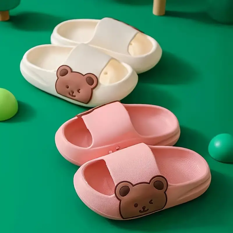 Klapki Bear Slides dla Dzieci – Miękkie, Antypoślizgowe i Urocze z Motywem Misia do Noszenia w Domu