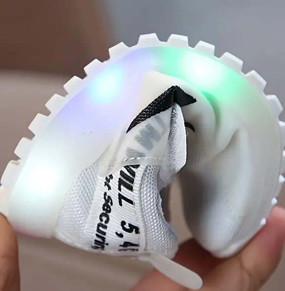 Comfi Sneakersy LED dla Dzieci – Antypoślizgowe, Wygodne i Świecące Podeszwy dla Bezpiecznej Zabawy