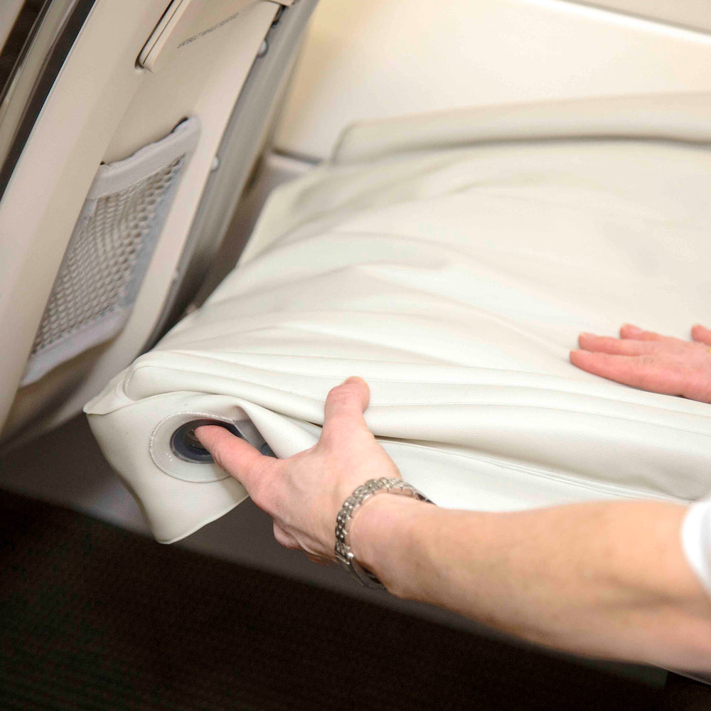 Dmuchany Materac Podróżny dla Dzieci – Łóżko Pneumatyczne do Samochodu, Samolotu i na Wakacje