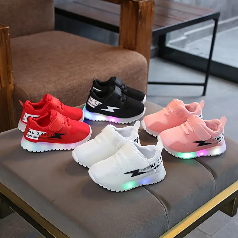 Comfi Sneakersy LED dla Dzieci – Antypoślizgowe, Wygodne i Świecące Podeszwy dla Bezpiecznej Zabawy
