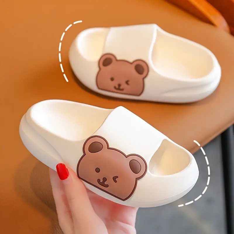 Klapki Bear Slides dla Dzieci – Miękkie, Antypoślizgowe i Urocze z Motywem Misia do Noszenia w Domu