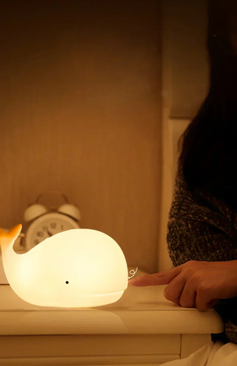 GlowWhale Lampka Nocna Wieloryb – Uspokajające LED do Pokoju Dziecięcego