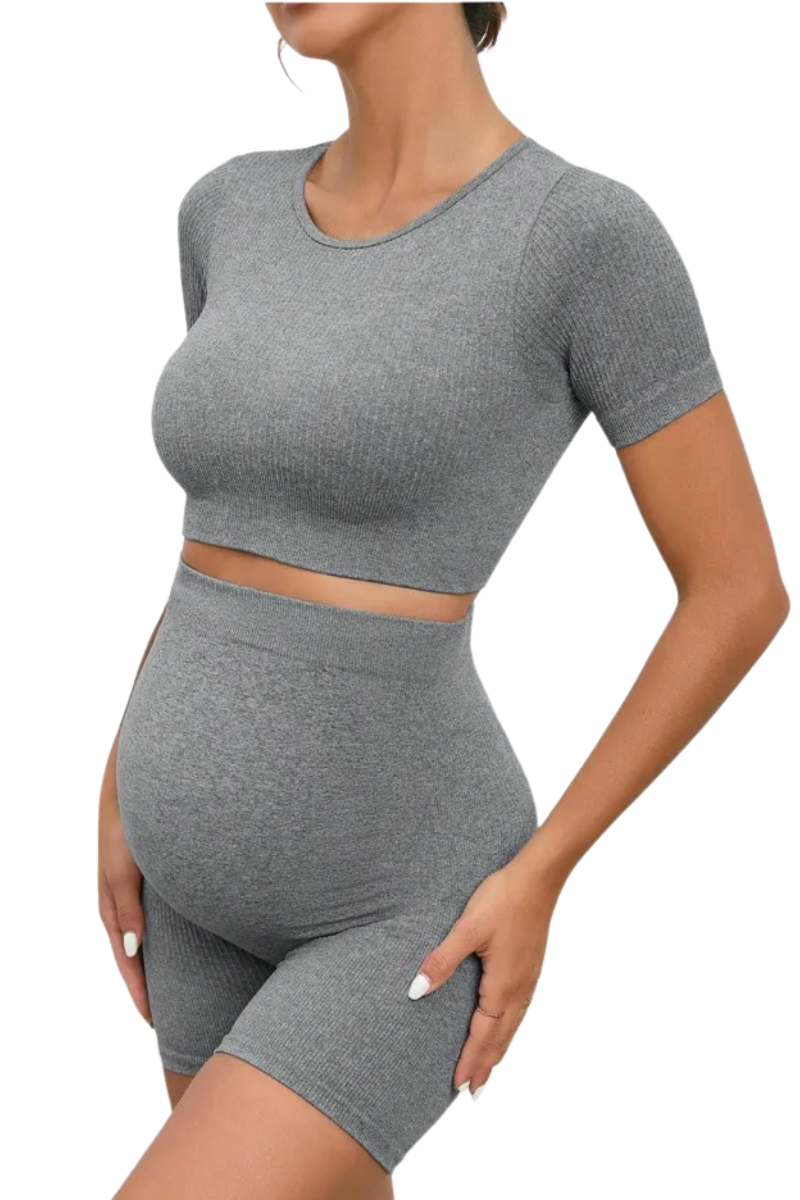 Zestaw Ciążowy Bezszwowy – Crop Top i Szorty z Wysokim Stanem